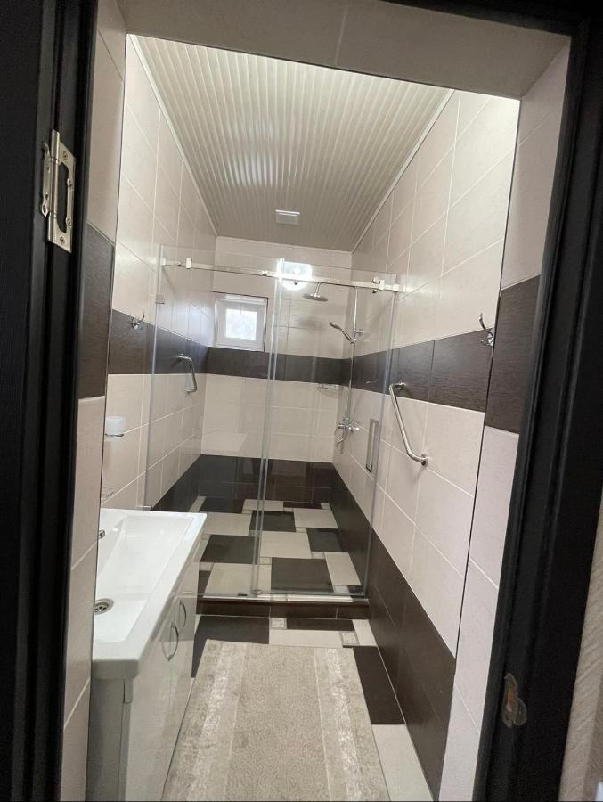 Роща 7 Hotel Бишкек Екстериор снимка